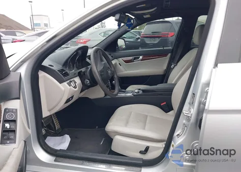 2009 Mercedes-Benz C 300 Luxury/Sport из США, поврежденный, VIN WDDGF54X79R069574